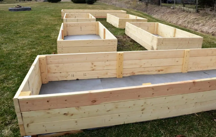 what to put under raised garden bed