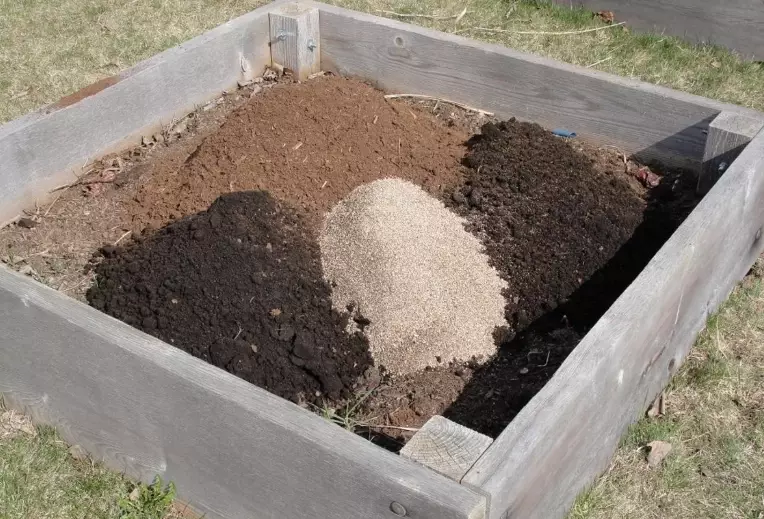 how to make raised bed soil