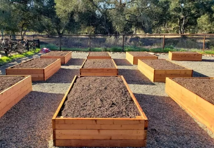 how to fill a raised garden bed cheaply