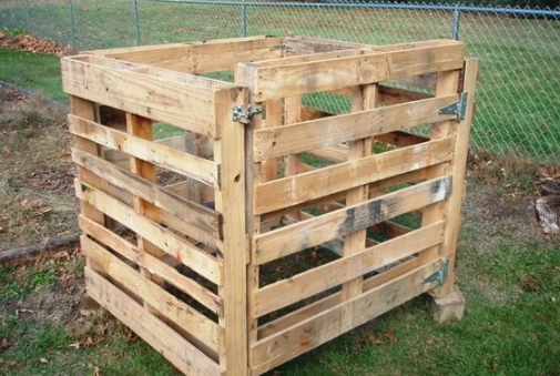 pallet compost bin DIY