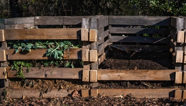 build compost bin from pallets