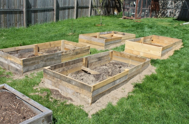 how to mix soil for raised beds