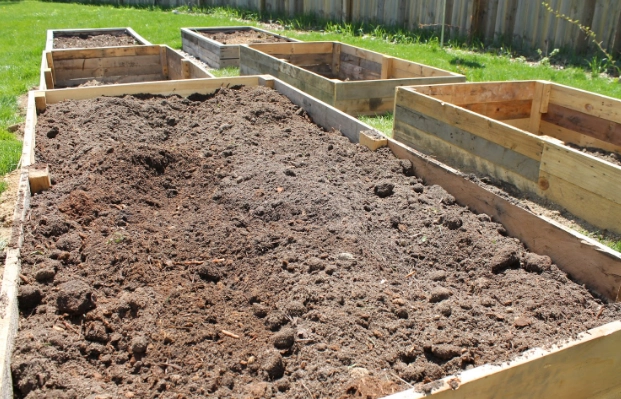 best soil for raised beds