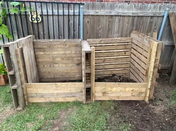 how to build a compost bin using pallets