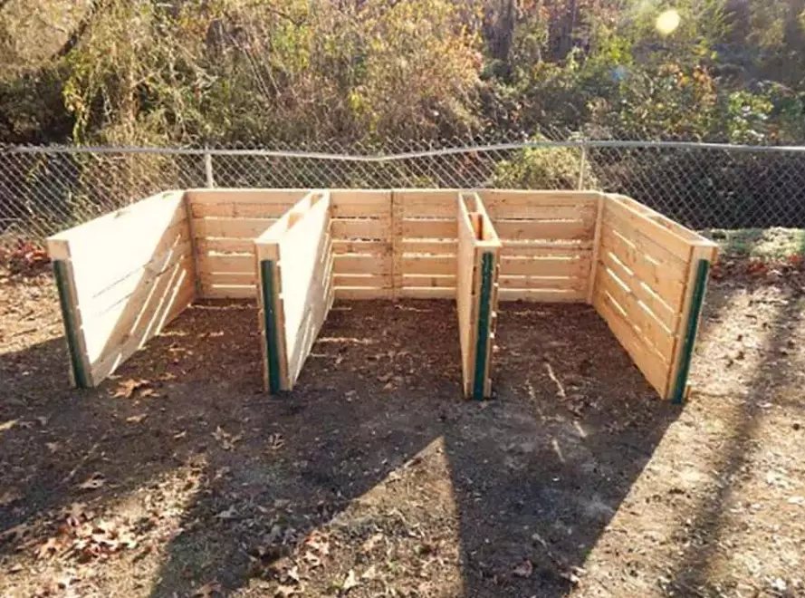 compost bin wood pallets