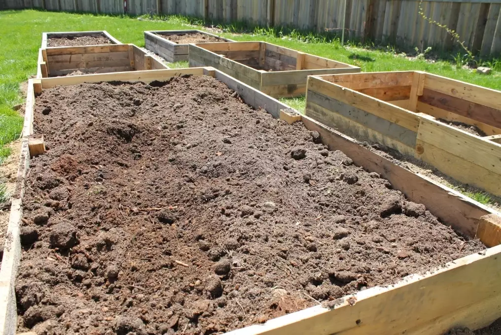 how to make garden bed soil